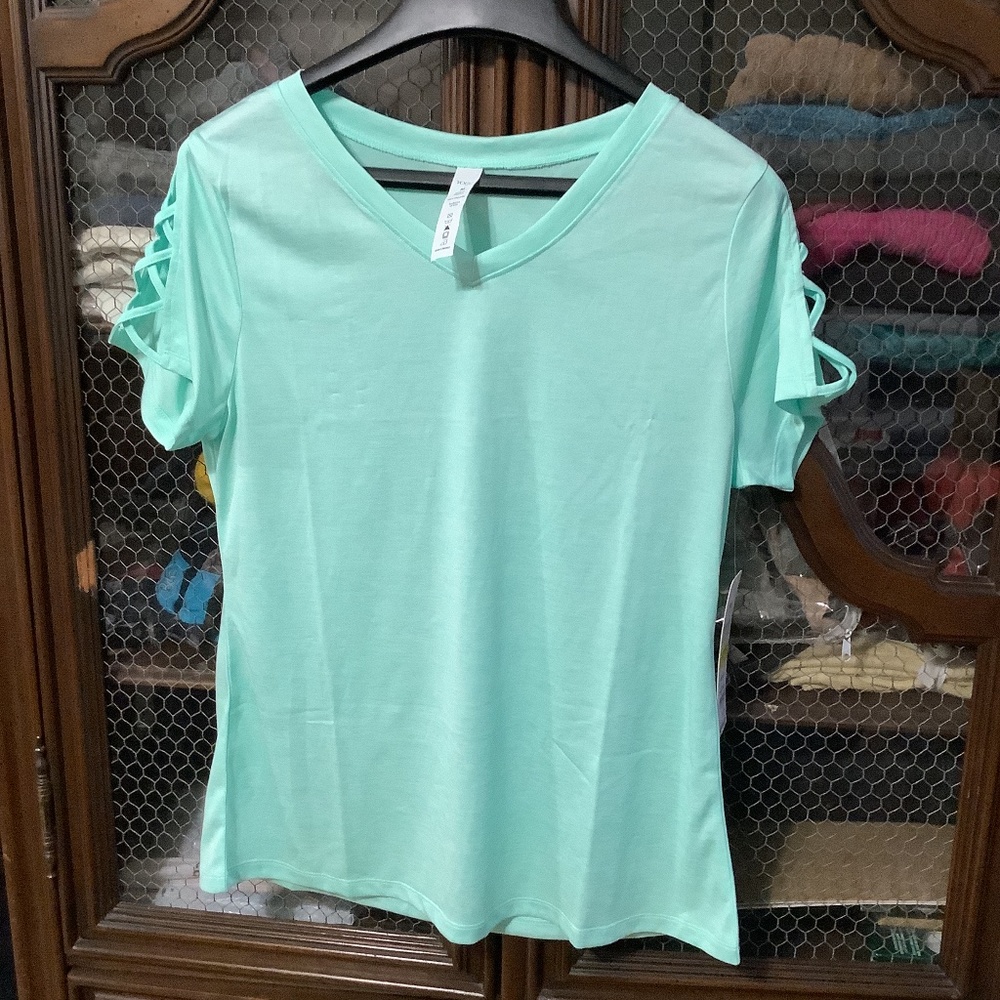 💕NWT VOGO athletica work out top Sz M CrissCross design on sleeves
